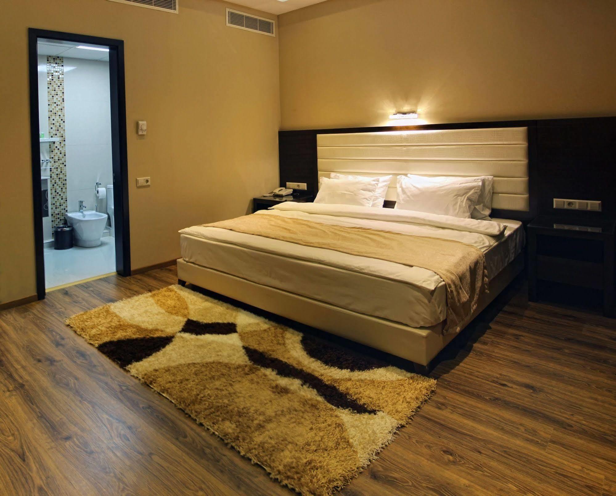 Hotel Orion Budget Tbilisi Ngoại thất bức ảnh